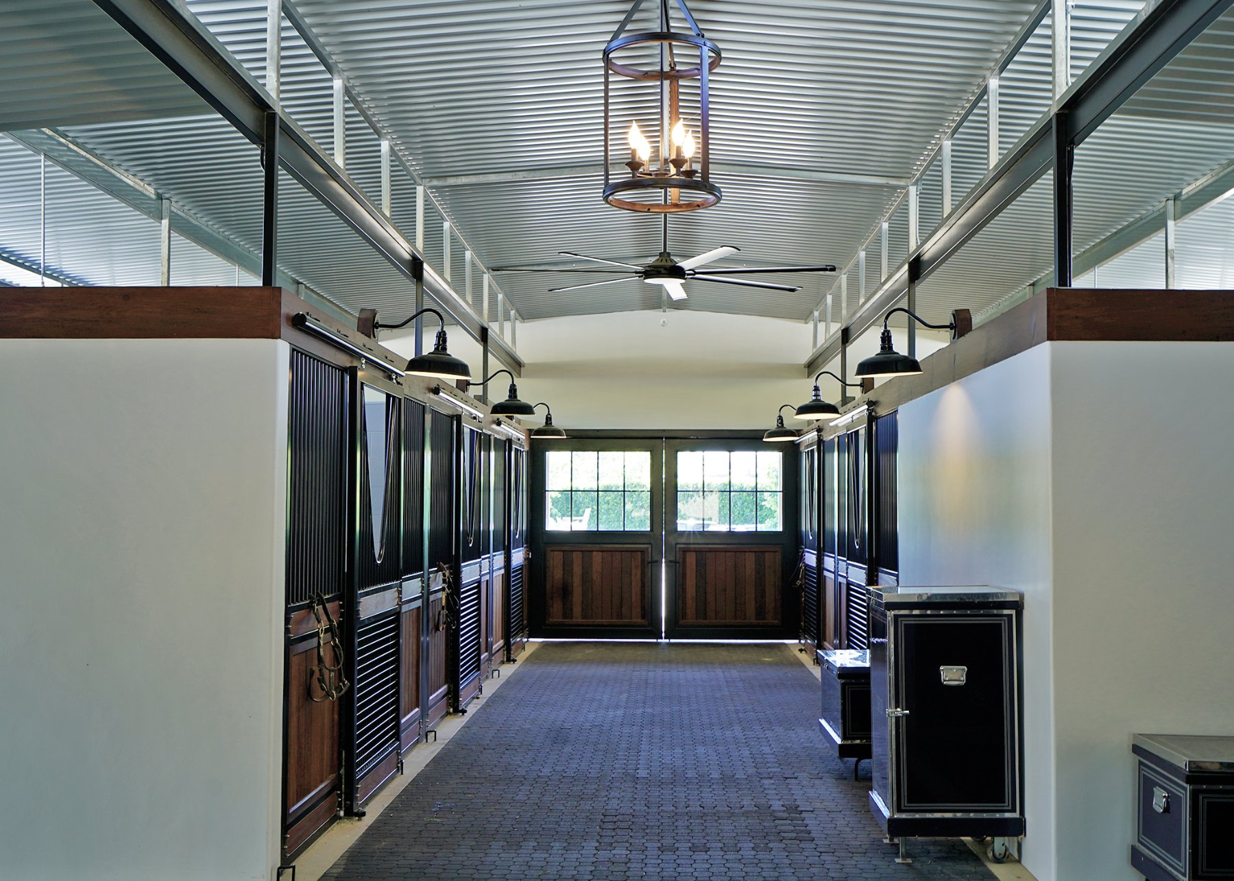 The stable aisle with horses